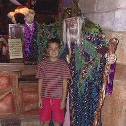 Liam Payne junto a un brujo cuando era pequeño