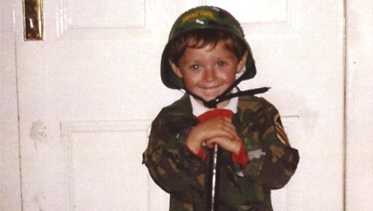 Niall Horan disfrazado de soldadito cuando era pequeño