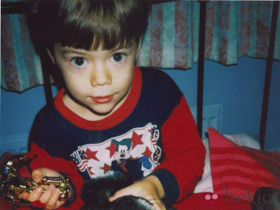 Harry Styles jugando con sus juguetes cuando era pequeño