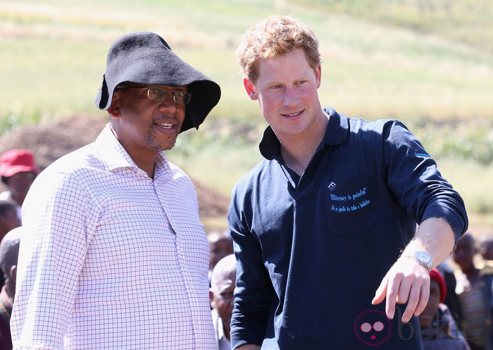 El Príncipe Harry con el Príncipe Seeiso en Lesotho