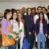 La Princesa Letizia posa con periodistas y alumnos del Centro de FP Pirámide