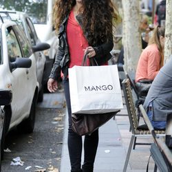 Mónica Estarreado, de compras por Madrid