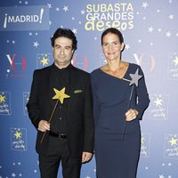 Samantha Vallejo Nájera y Pepe Rodríguez en un acto de la Fundación Pequeño Deseo