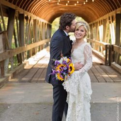 Kelly Clarkson y Brandon Blackstock el día de su boda