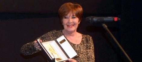 Concha Velasco con la Espiga de Oro de Honor de la Seminci 2013