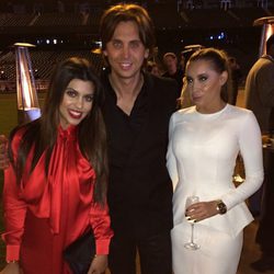 Kourtney Kardashian junto a su amigo Jonathan Cheban y Anat Popovsky