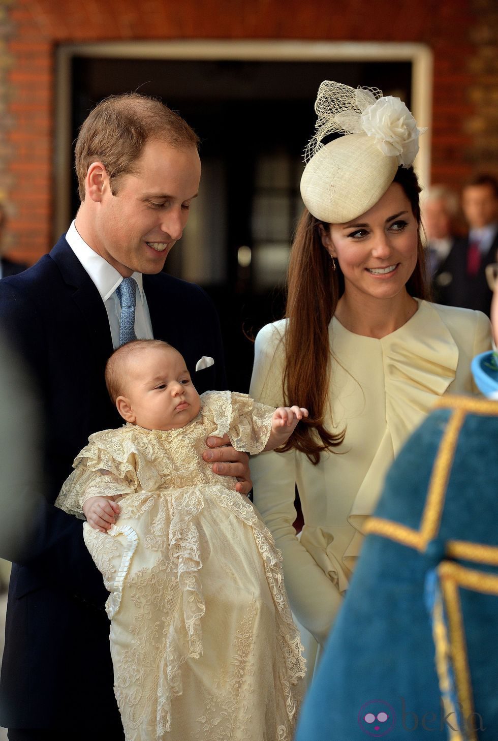 Los Duques de Cambridge y su hijo el Príncipe Jorge llegando al Palacio de St. James