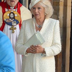 La Duquesa de Cornualles en el bautizo del Príncipe Jorge de Cambridge