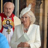 La Duquesa de Cornualles en el bautizo del Príncipe Jorge de Cambridge