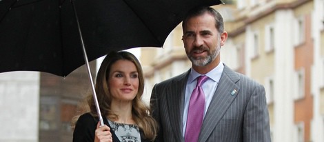 Los Príncipes Felipe y Letizia llegan a Oviedo para los Premios Príncipe de Asturias 2013