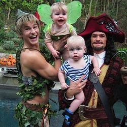 Neil Patrick Harris y su familia disfrazados en Halloween 2011