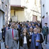 El Príncipe Felipe y la Princesa Letizia pasean por las calles de Teverga