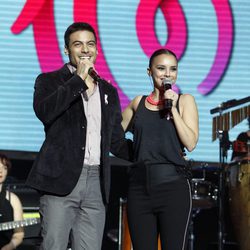Chenoa y Carlos Rivera durante el concierto 'Por Ellas' de Cadena 100