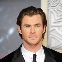 Chris Hemsworth posa para los medios en la premiere de 'Thor: El mundo oscuro' en Berlín