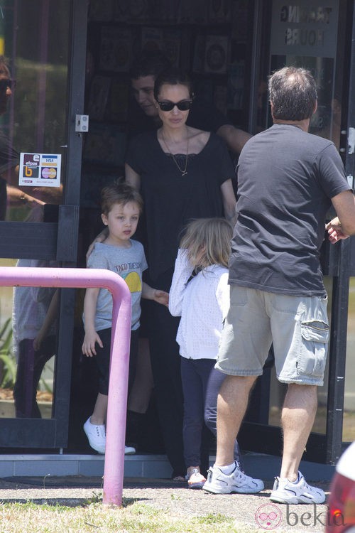 Angelina Jolie con sus hijos en Australia