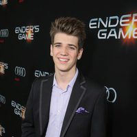 Brandon Tyler Russell en la premiere de 'El juego de Ender' en Los Angeles