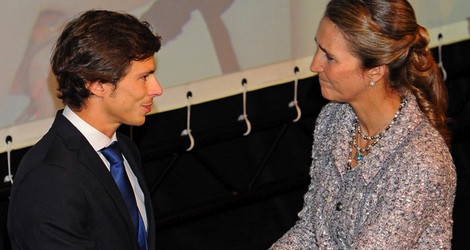 La Infanta Elena saluda a Rodrigo García Millán en la entrega de las distinciones al Mérito Deportivo