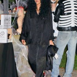 Jessica Alba disfrazada de Cher en una fiesta de Halloween en Brentwood