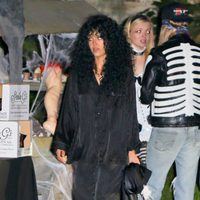 Jessica Alba disfrazada de Cher en una fiesta de Halloween en Brentwood