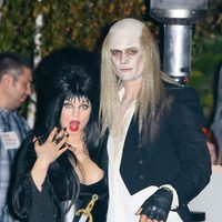 Fergie y Josh Duhamel disfrazados en una fiesta de Halloween en Brentwood