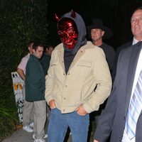 Sean Penn disfrazado de demonio en una fiesta de Halloween en Beverly Hills