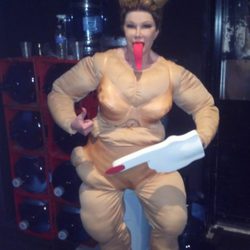 Joan Rivers se disfraza de Miley Cyrus en Halloween 2013