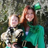 Alyson Hannigan disfrazada de duendecilla de San Patricio y su hija en Halloween