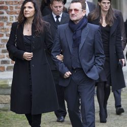 Bono y Ali Hewson en la ceremonia en recuerdo del Príncipe Friso de Holanda