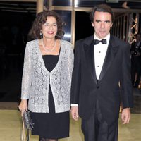 Ana Botella y José María Aznar en la cena de honor a los galardonados con el premio Mariano de Cavia