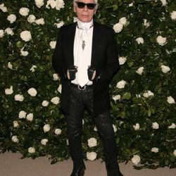 Karl Lagerfeld en una fiesta homenaje a Tilda Swinton en el MoMA