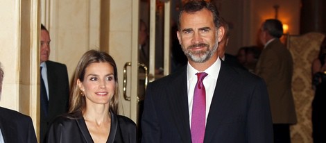 Los Príncipes Felipe y Letizia en la entrega del Premio Francisco Cerecedo