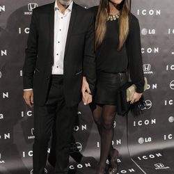 Imanol Arias e Irene Meritxell en la presentación del magazine Icon