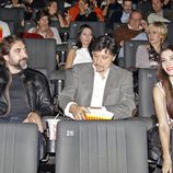 Javier y Carlos Bardem y Cecilia Gessa en el estreno de 'Alpha'