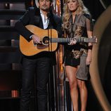 Brad Paisley y Carrie Underwood presentan los Premios CMA 2013