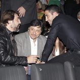 Carlos y Javier Bardem charlan con Miguel Ángel Silvestre en el estreno de 'Alpha'