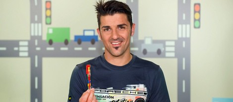 David Villa con el bolígrafo solidario de la campaña 'Un juguete, una ilusión'