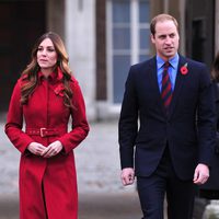 El Príncipe Guillermo y Kate Middleton en el Poppy Day