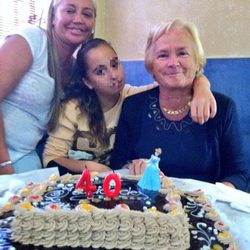Belén Esteban celebra su 40 cumpleaños con su madre y su hija Andrea