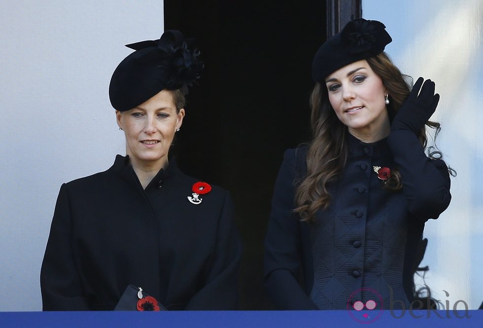 La Condesa de Wessex y la Duquesa de Cambridge en el Día de los Caídos 2013