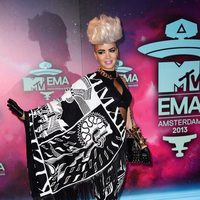 Eva Simons en la alfombra roja de los MTV EMA 2013