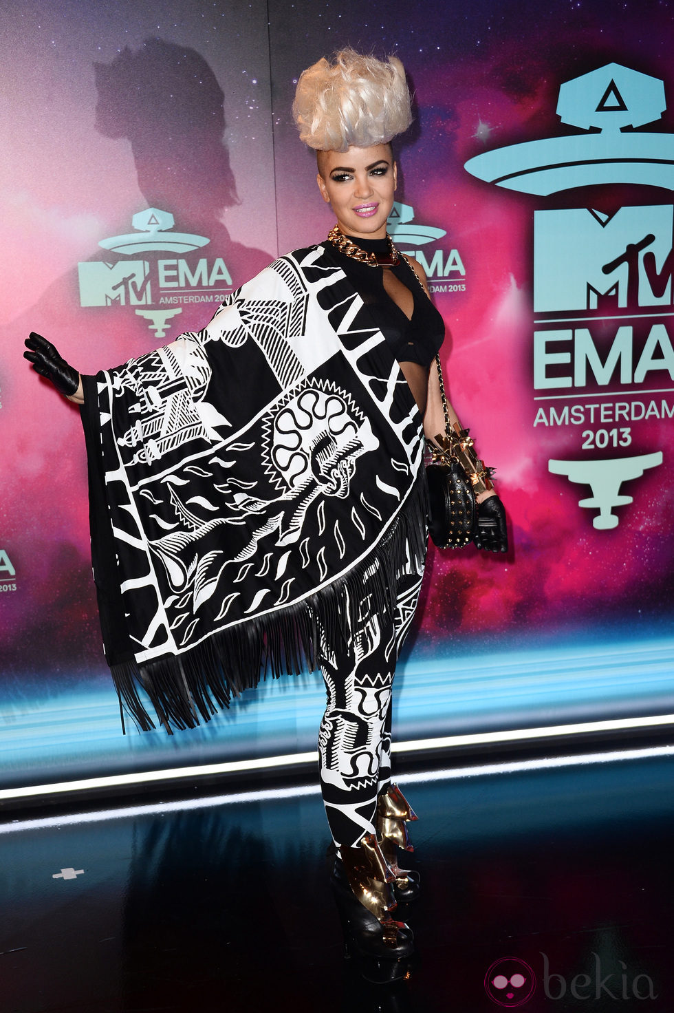 Eva Simons en la alfombra roja de los MTV EMA 2013