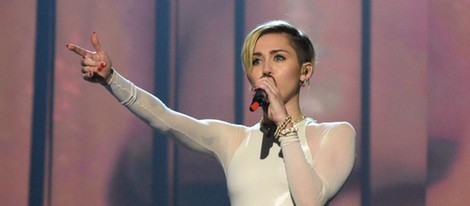 Miley Cyrus, durante su actuación en los MTV EMA 2013