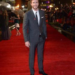 Liam Hemsworth en el estreno mundial de 'Los Juegos del Hambre: En llamas' en Londres