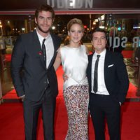 Liam Hemsworth, Jennifer Lawrence y Josh Hutcherson en el estreno mundial de 'Los Juegos del Hambre: En llamas' en Londres