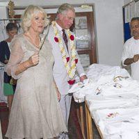 El Príncipe Carlos y Camilla Parker de compras en La India