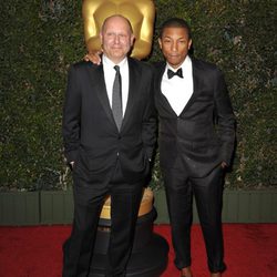 Chris Meledandri y Pharrell Williams en la ceremonia de entrega de los Governors Awards 2013