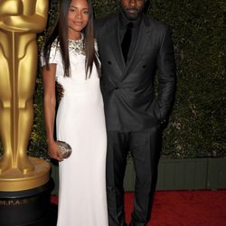 Naomie Harris y Idris Elba en la ceremonia de entrega de los Governors Awards 2013