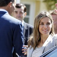 La Princesa Letizia muy sonriente en una visita a Santander