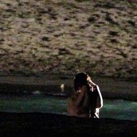 Robert Pattinson y Kristen Stewart dándose un beso en 'Amanecer'