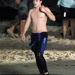 Robert Pattinson durante el rodaje de 'Amanecer' en las playas del Caribe